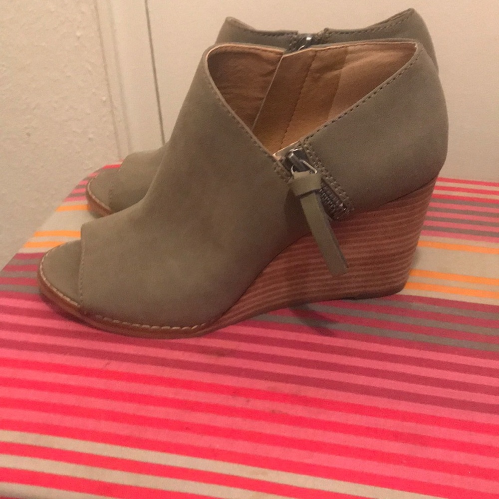 New Never Worn JESSICA SIMPSON WEDGES SZ8